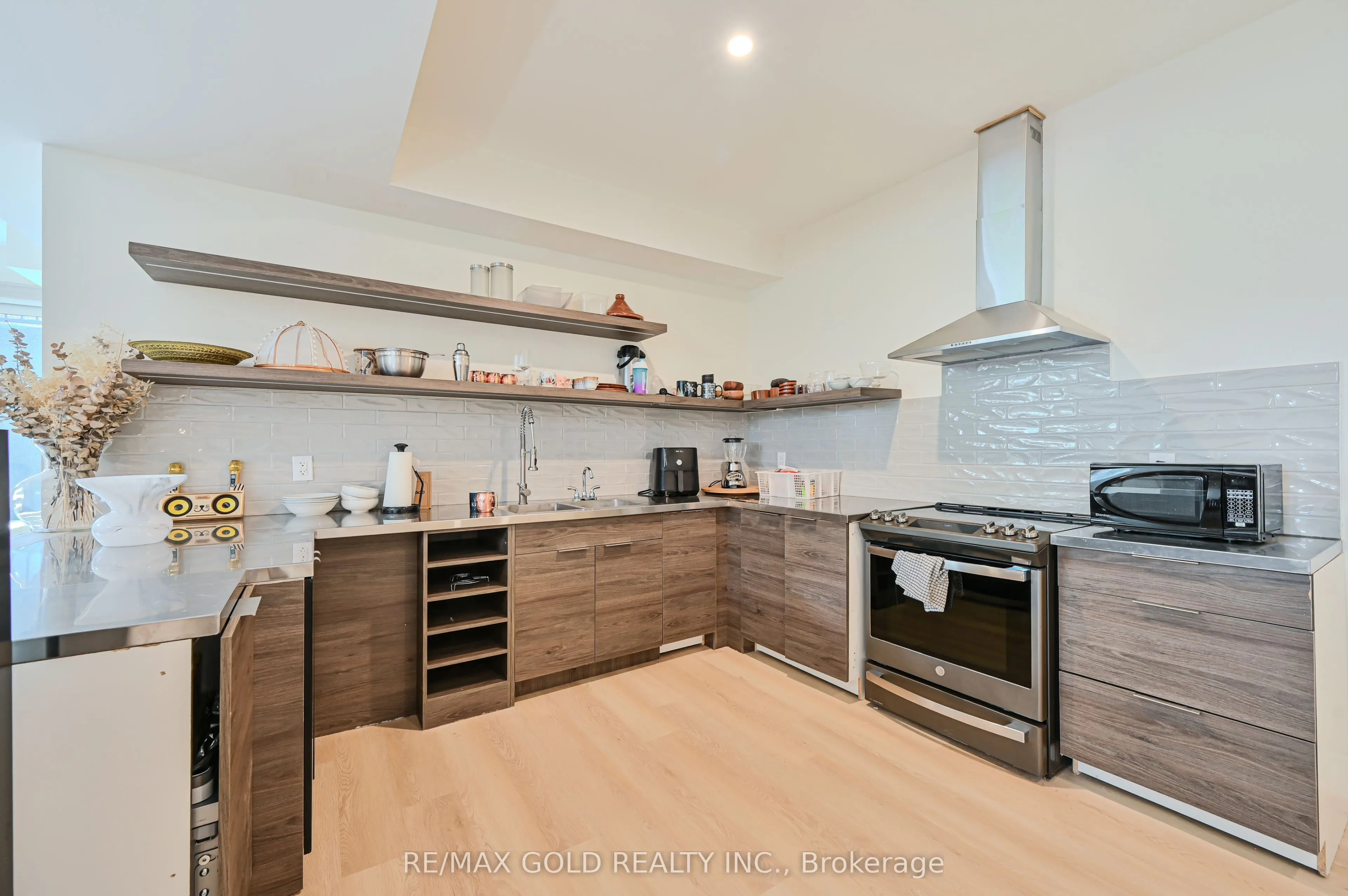 48 Sylvadene Parkway