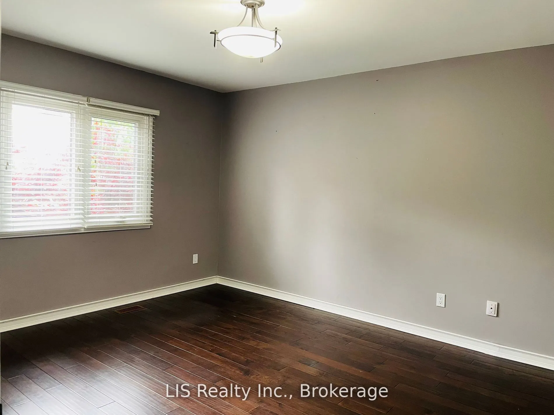109 Treegrove Circ Circle