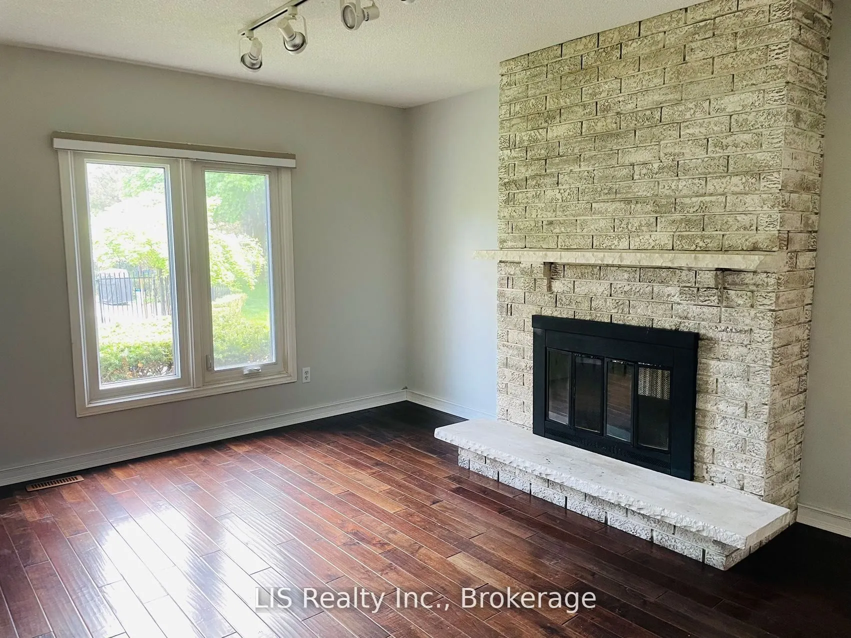 109 Treegrove Circ Circle