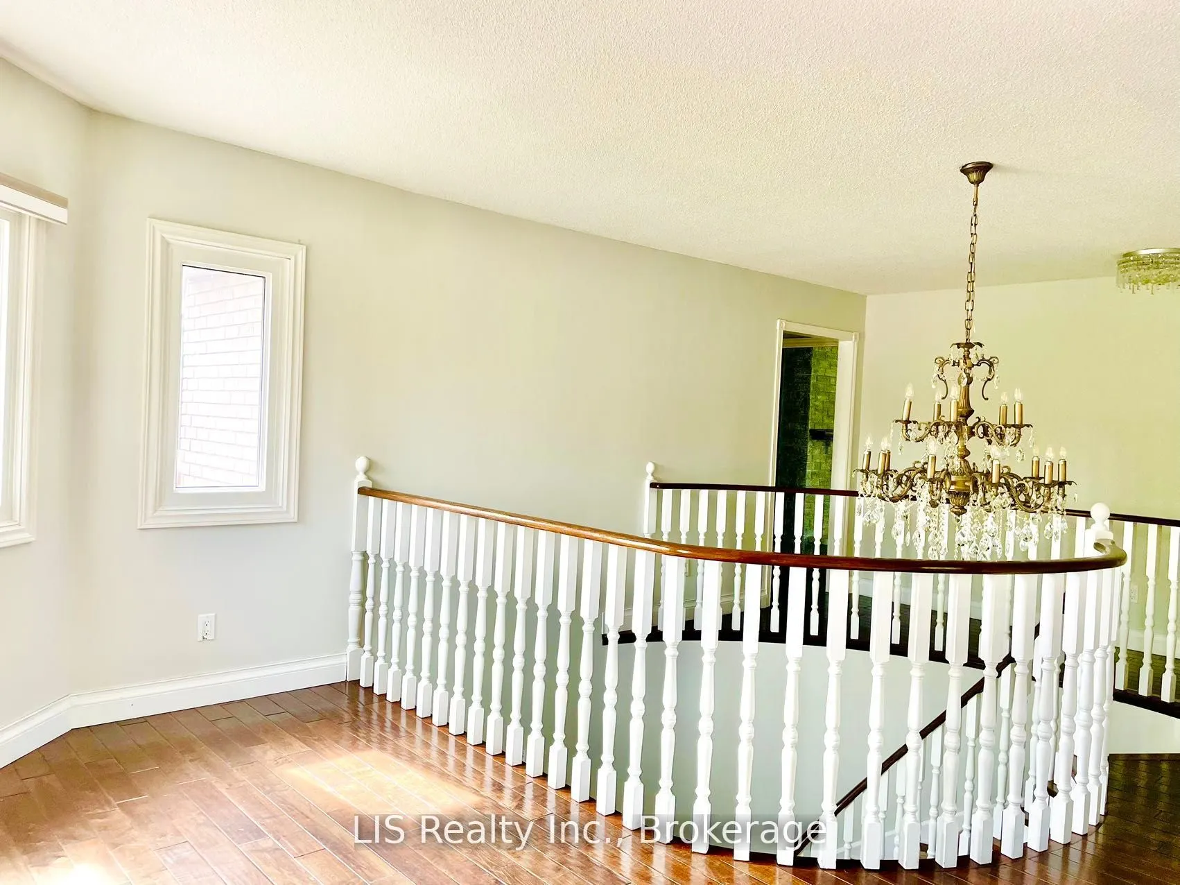 109 Treegrove Circ Circle