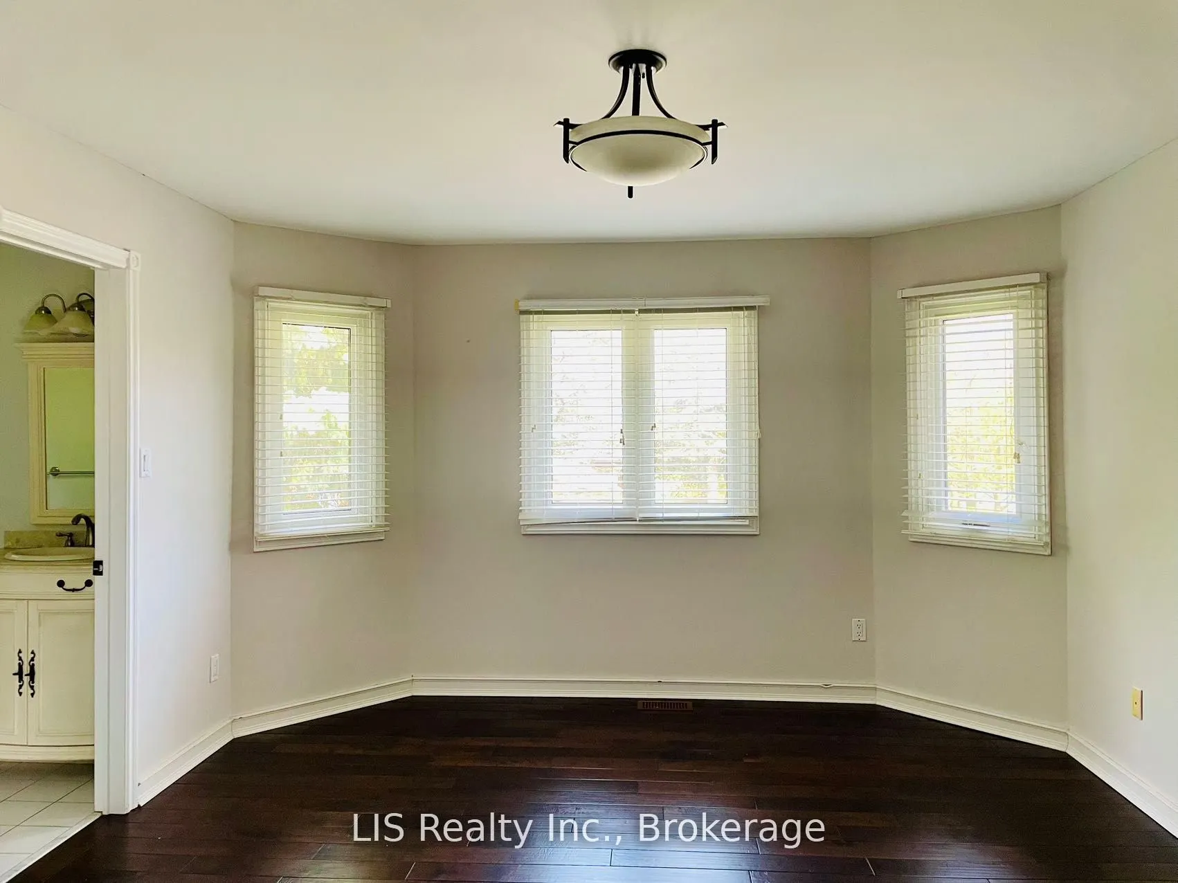 109 Treegrove Circ Circle