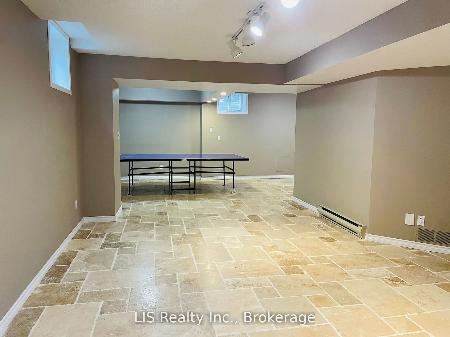 109 Treegrove Circ Circle