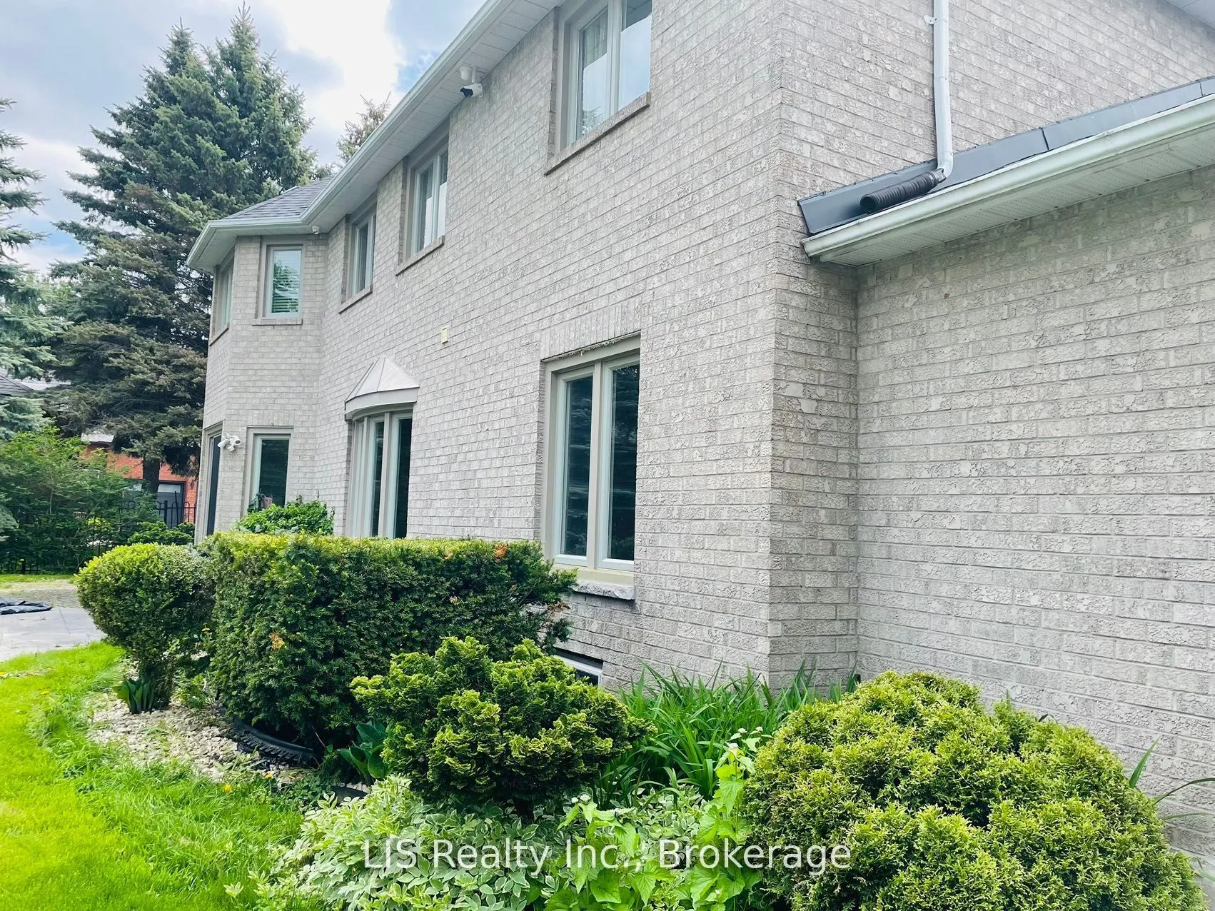 109 Treegrove Circ Circle