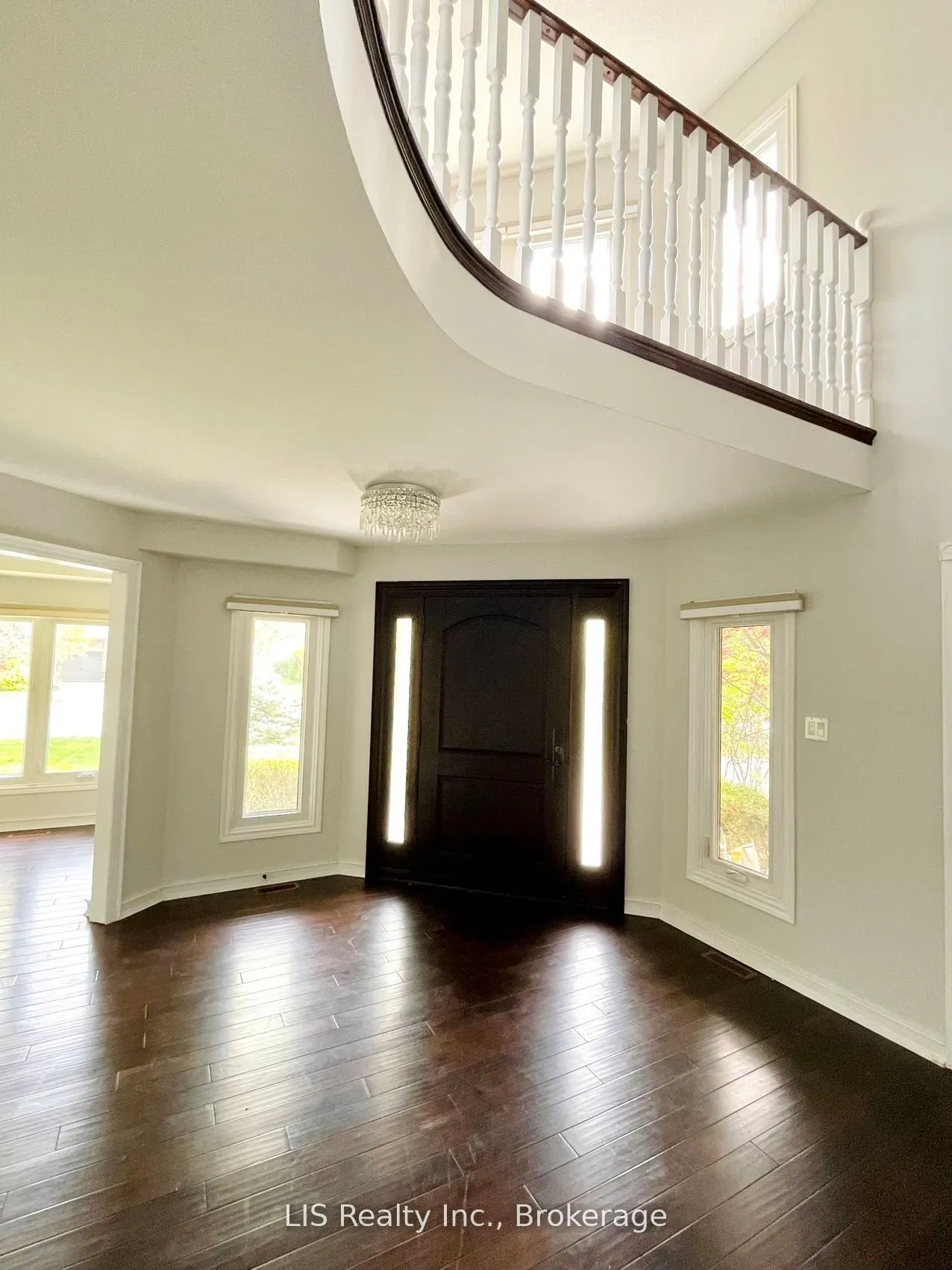 109 Treegrove Circ Circle