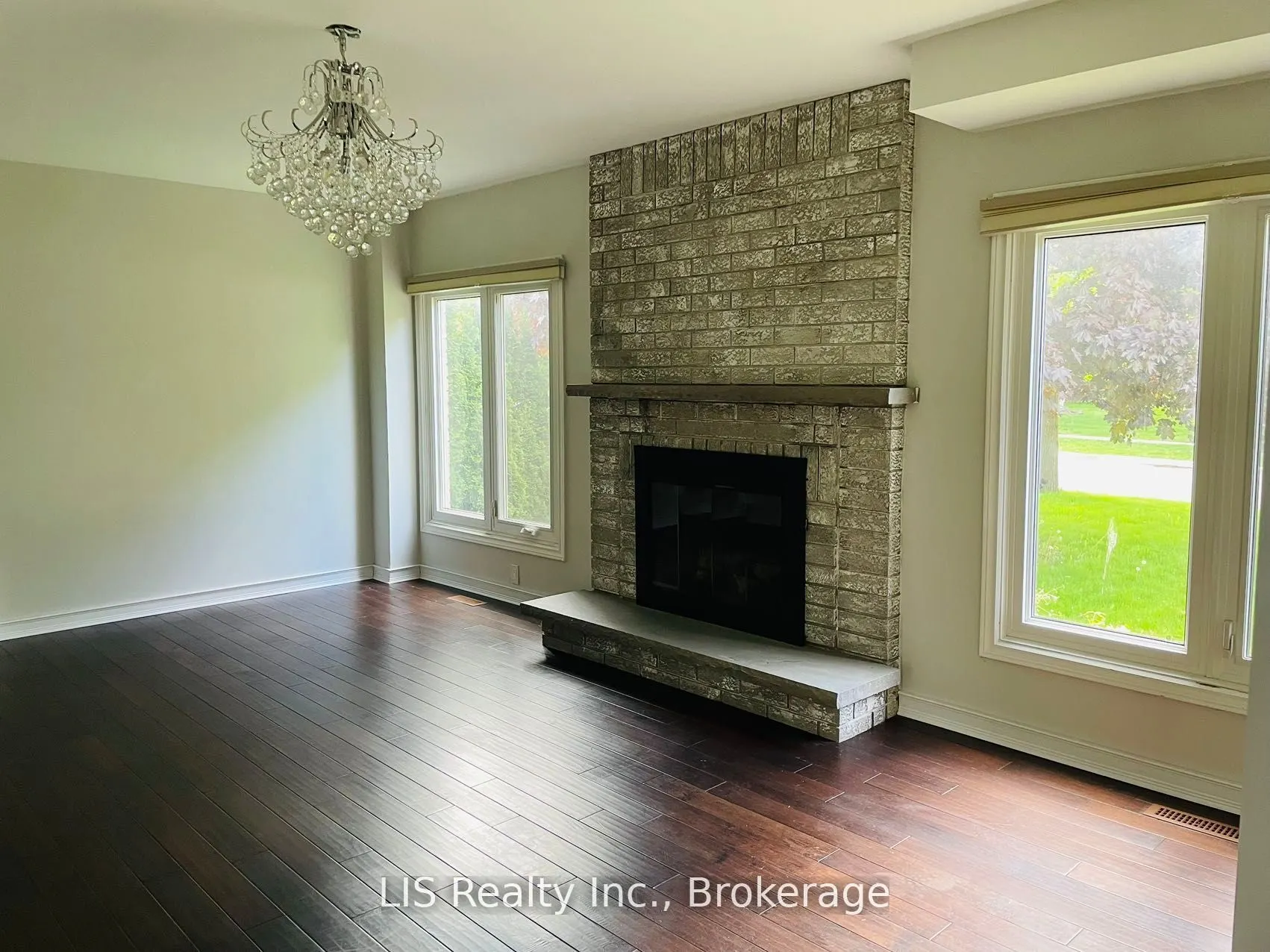 109 Treegrove Circ Circle