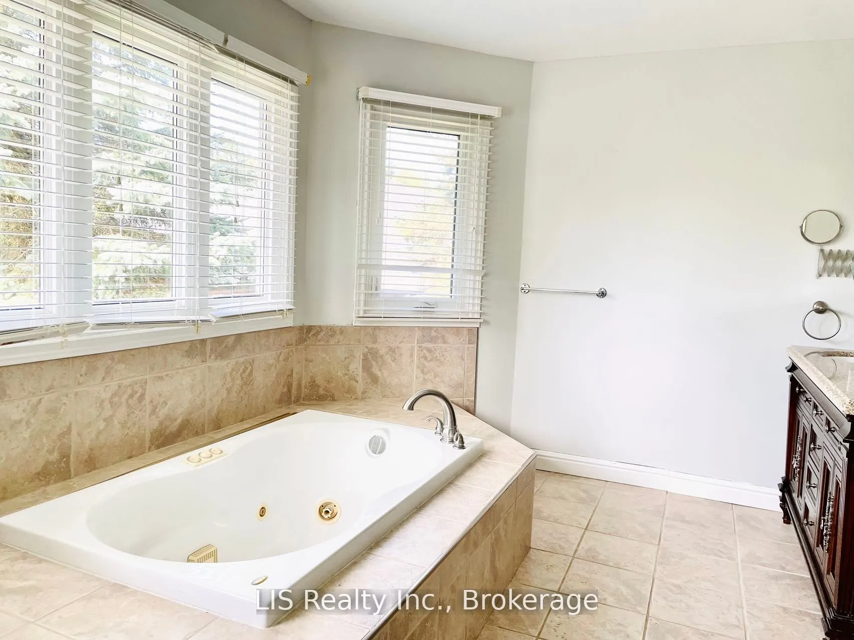 109 Treegrove Circ Circle