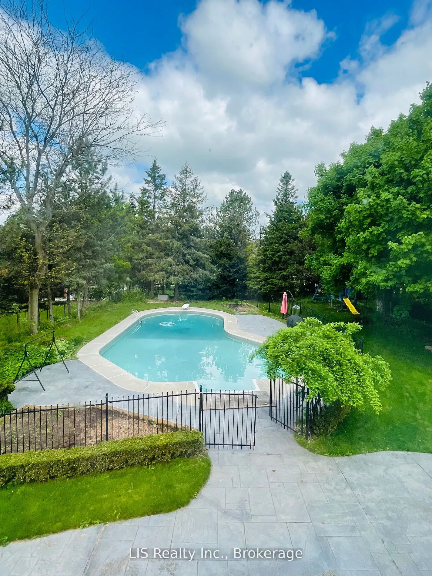 109 Treegrove Circ Circle