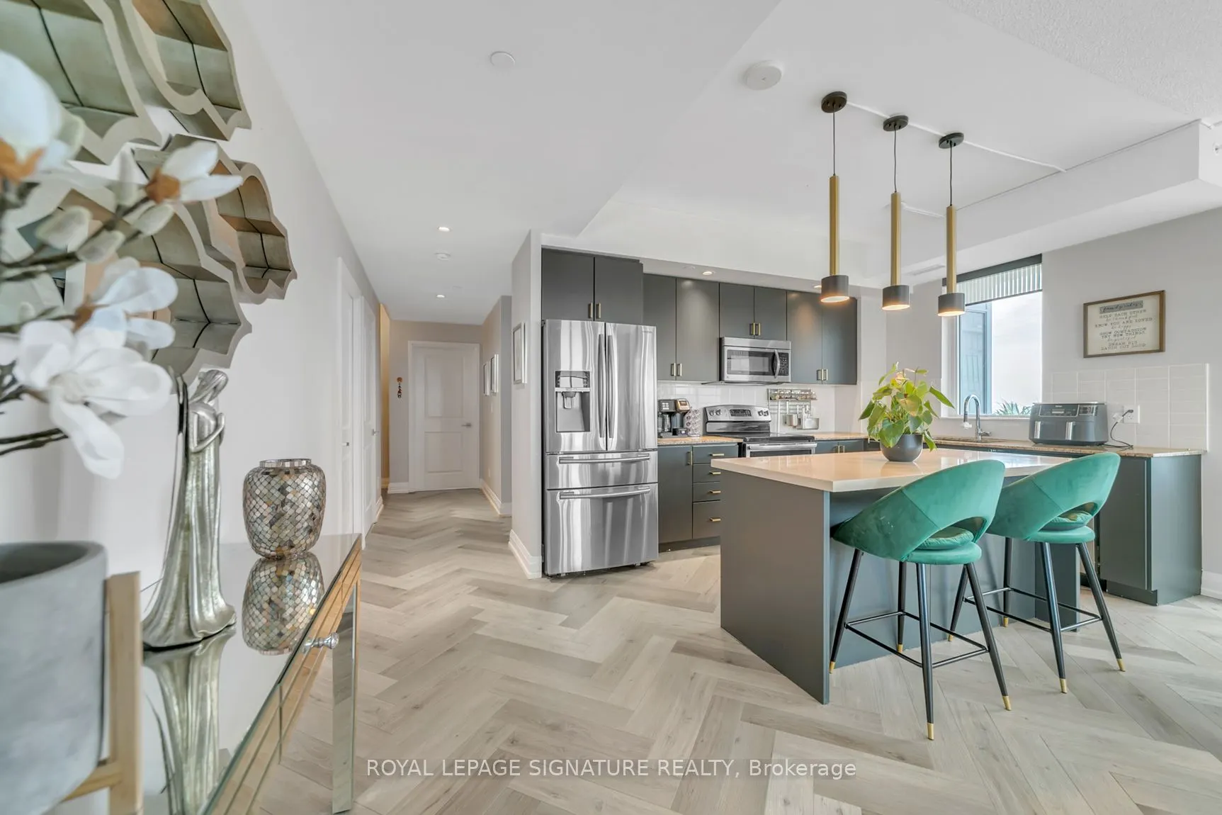 7161 Yonge Street, #Ph316