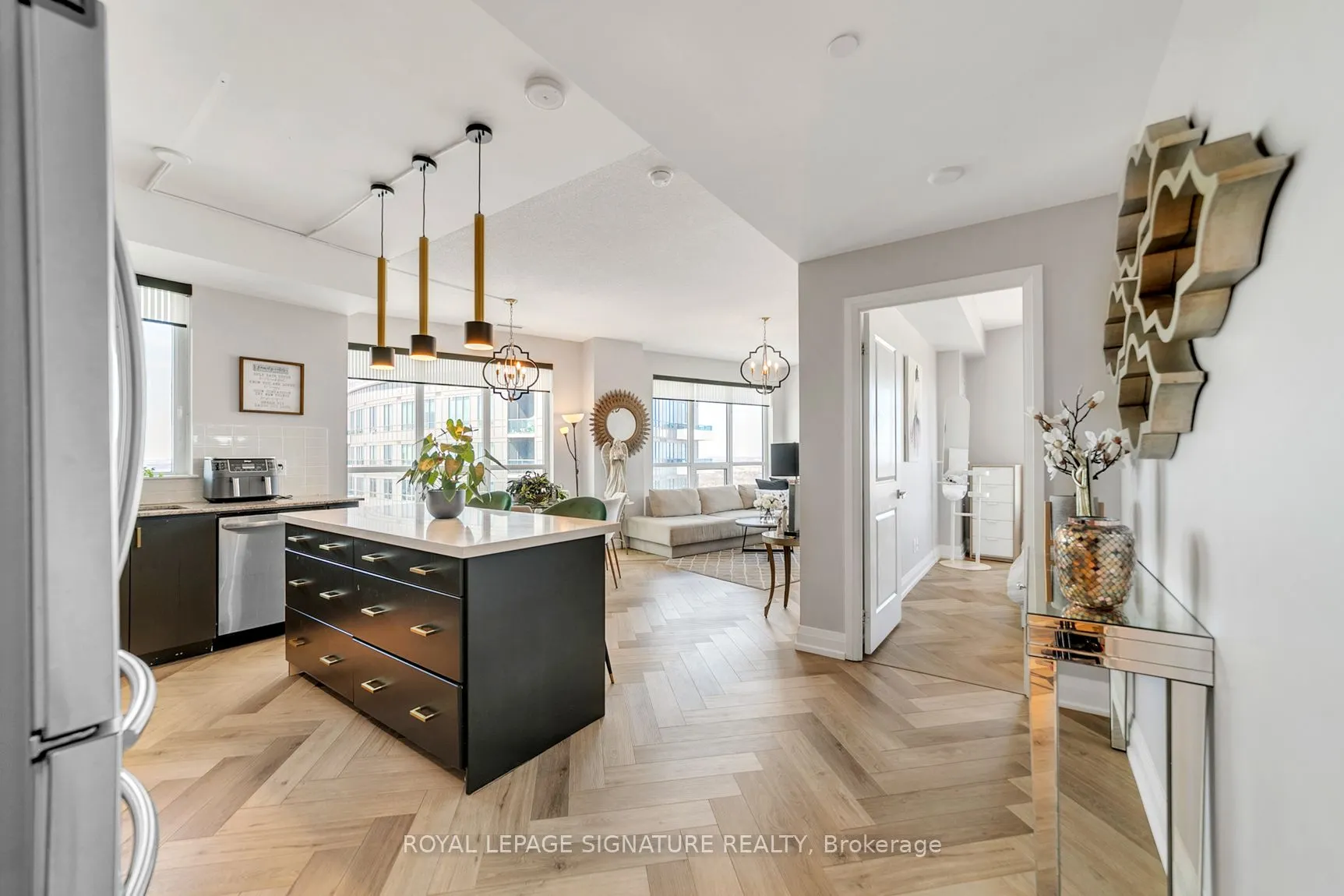 7161 Yonge Street, #Ph316