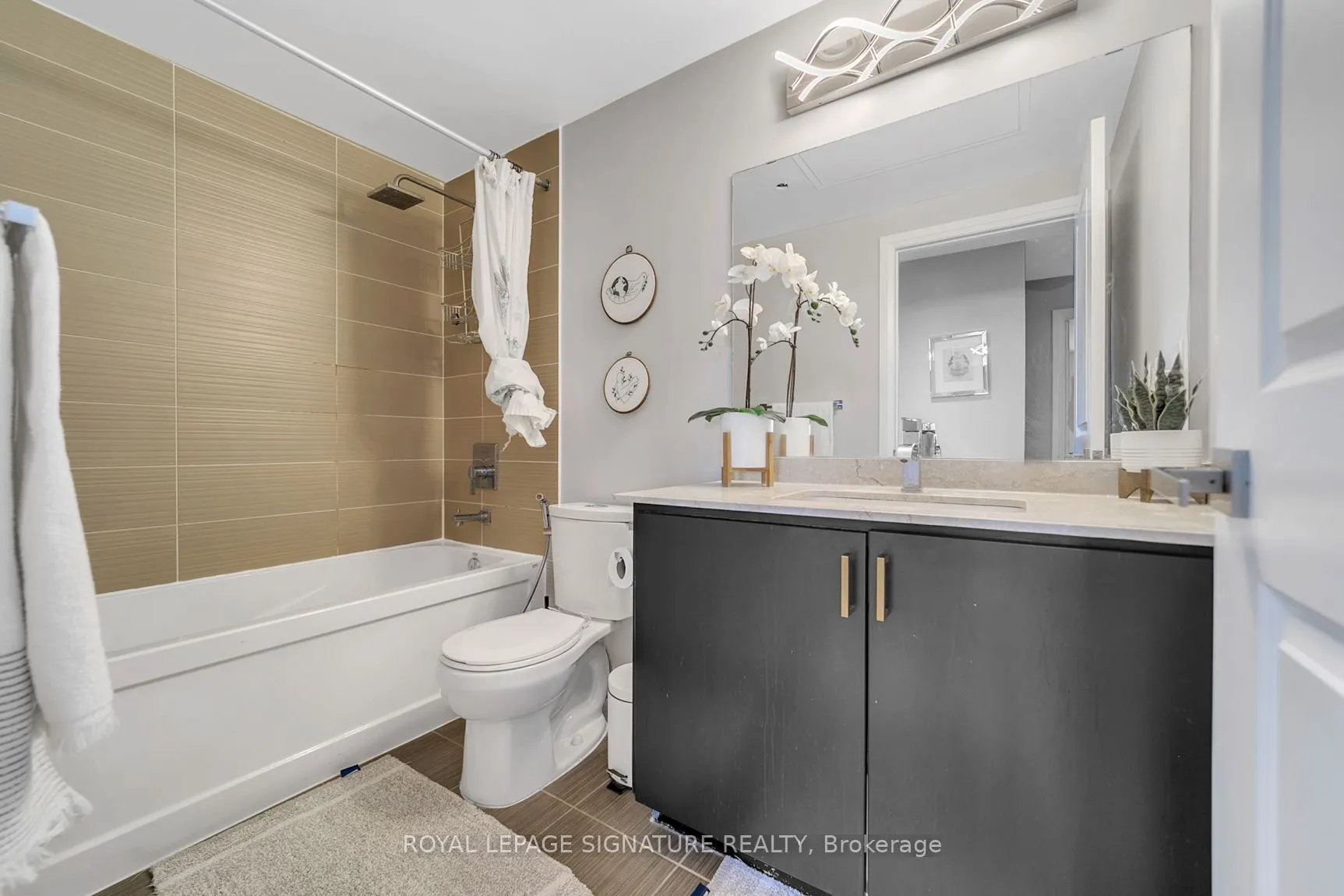 7161 Yonge Street, #Ph316