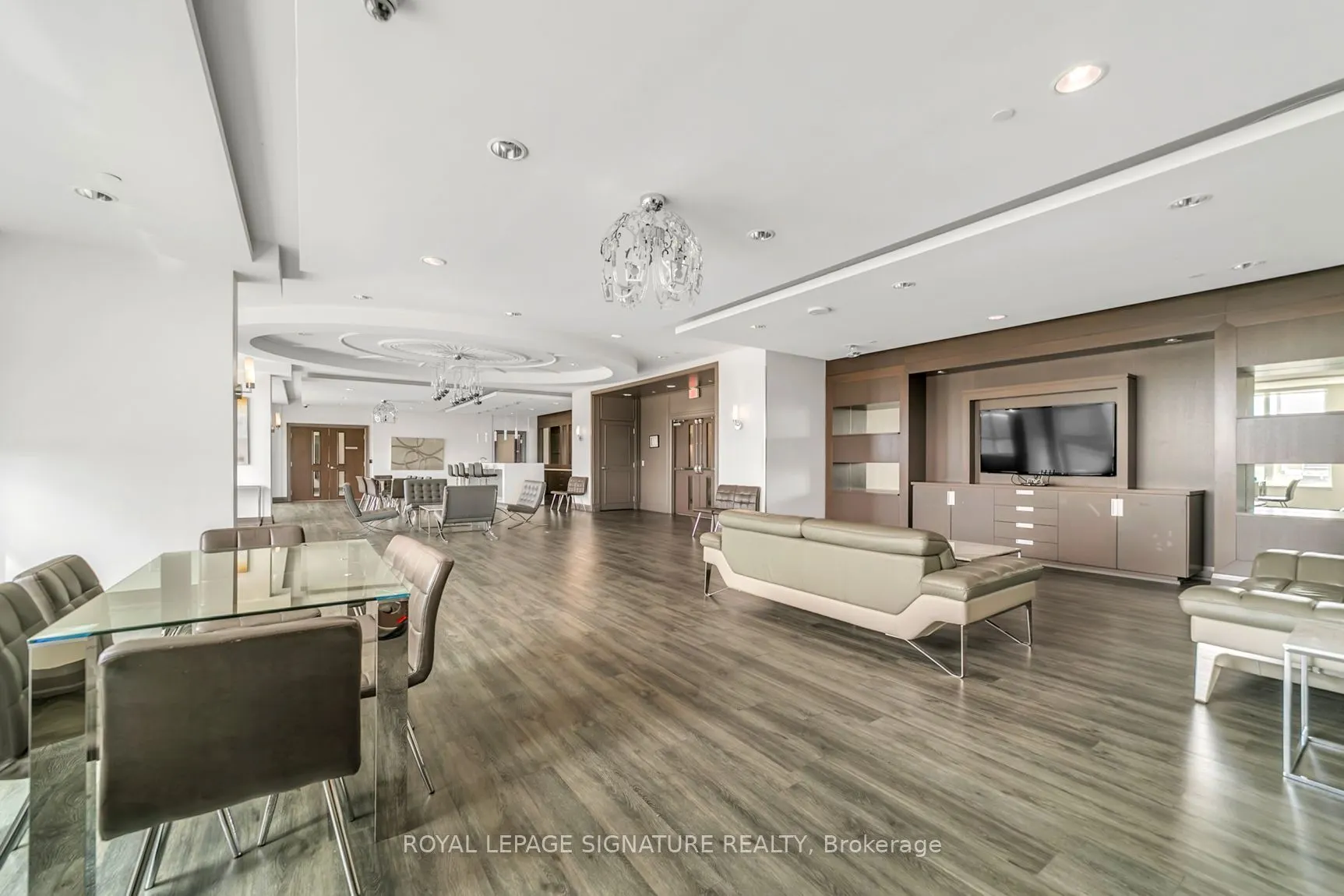 7161 Yonge Street, #Ph316