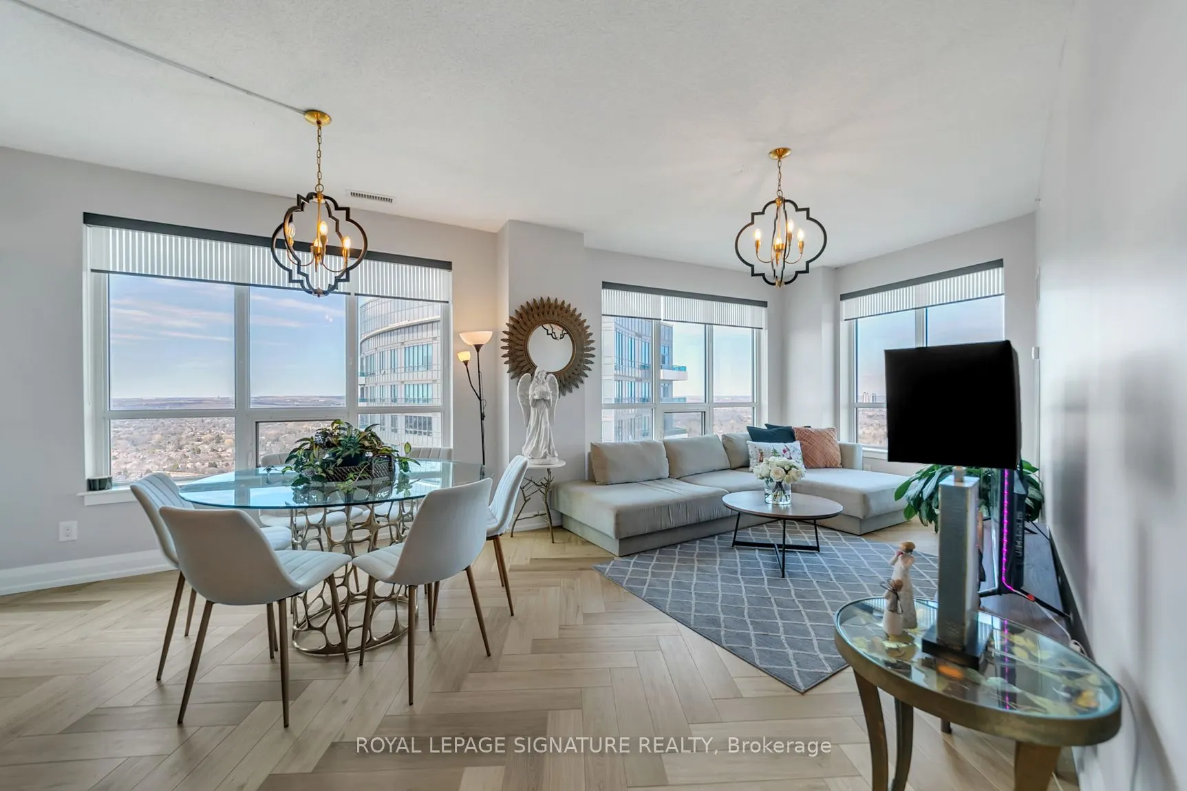 7161 Yonge Street, #Ph316