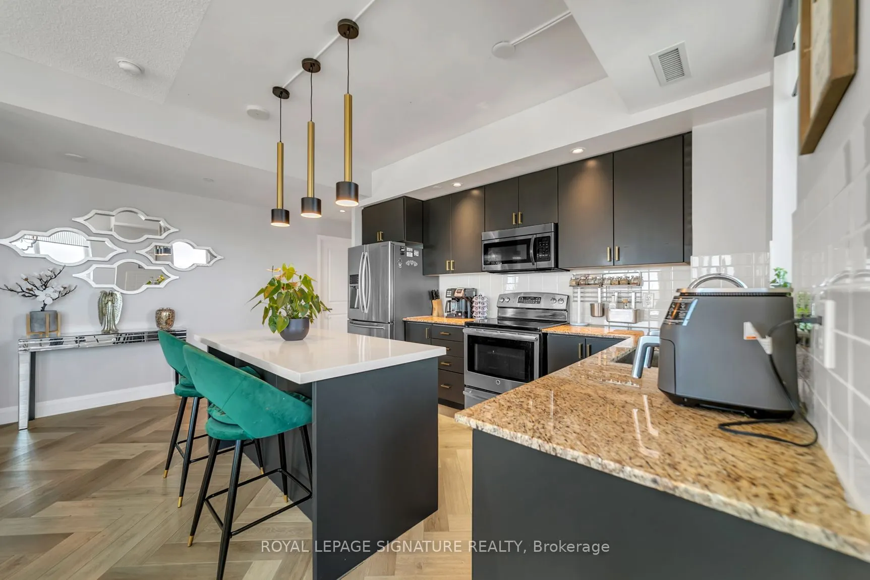 7161 Yonge Street, #Ph316
