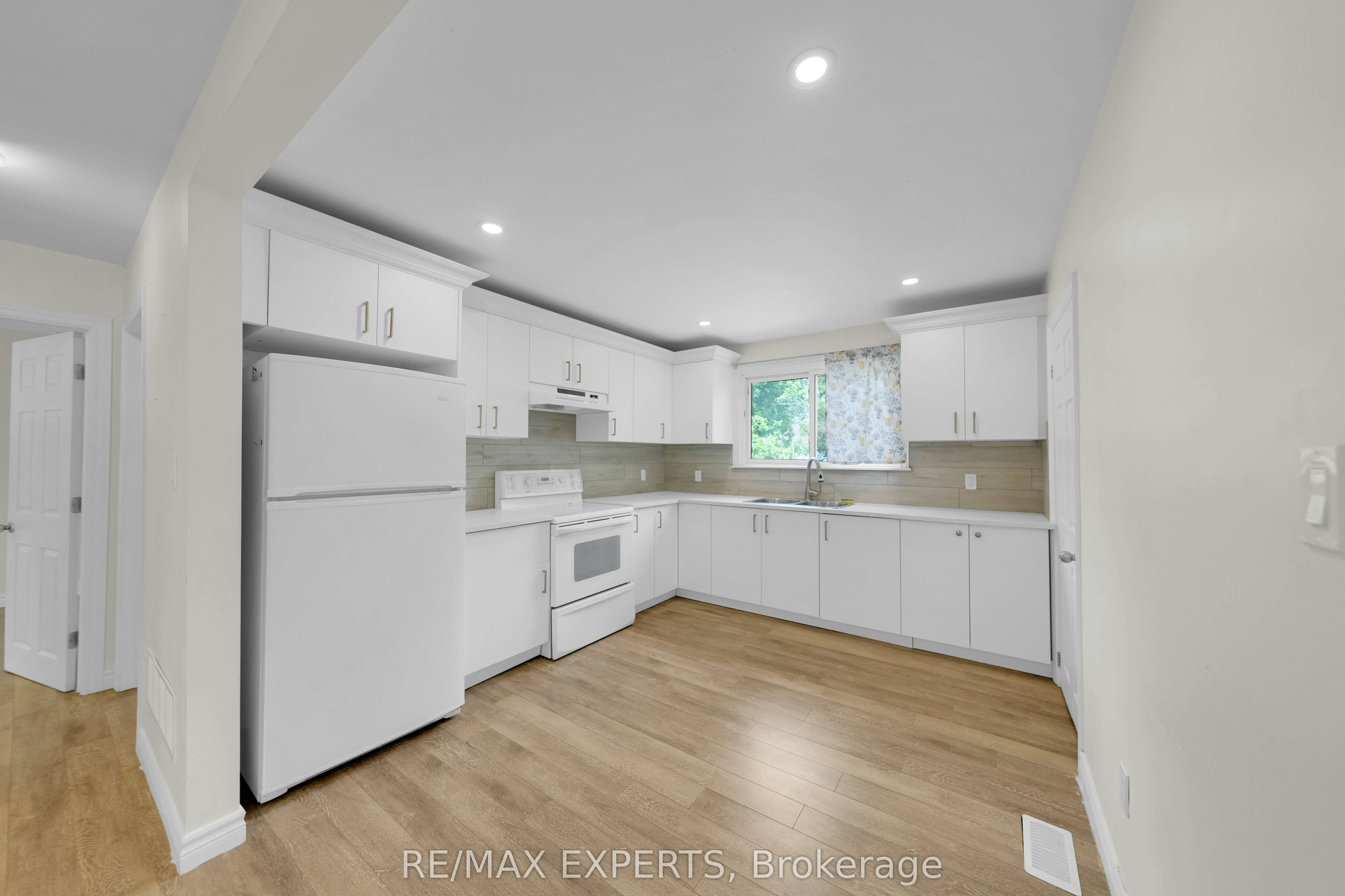 92 Tupper Street W #Main