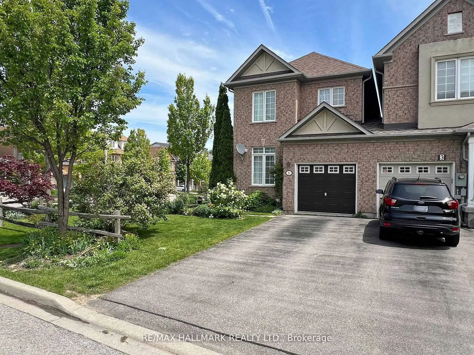 1 Lander Crescent