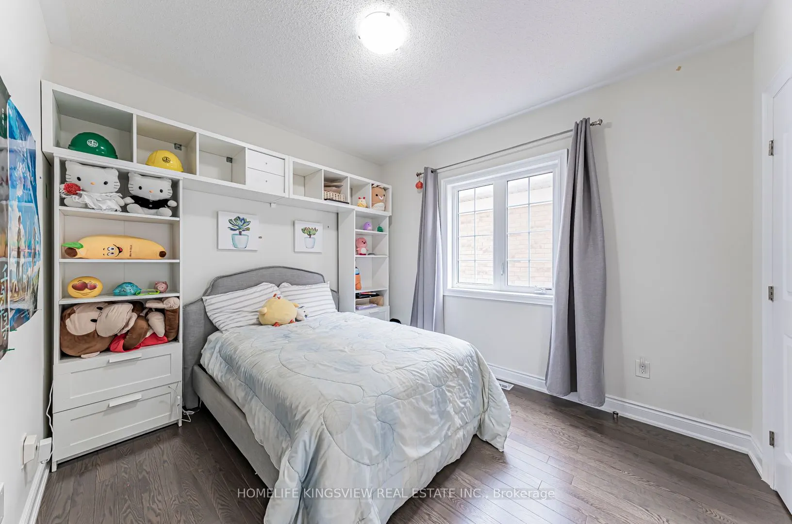 61 Ross Vennare Crescent