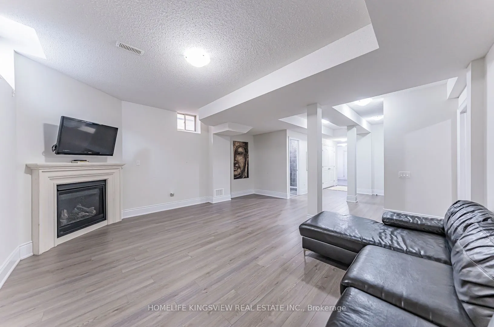 61 Ross Vennare Crescent