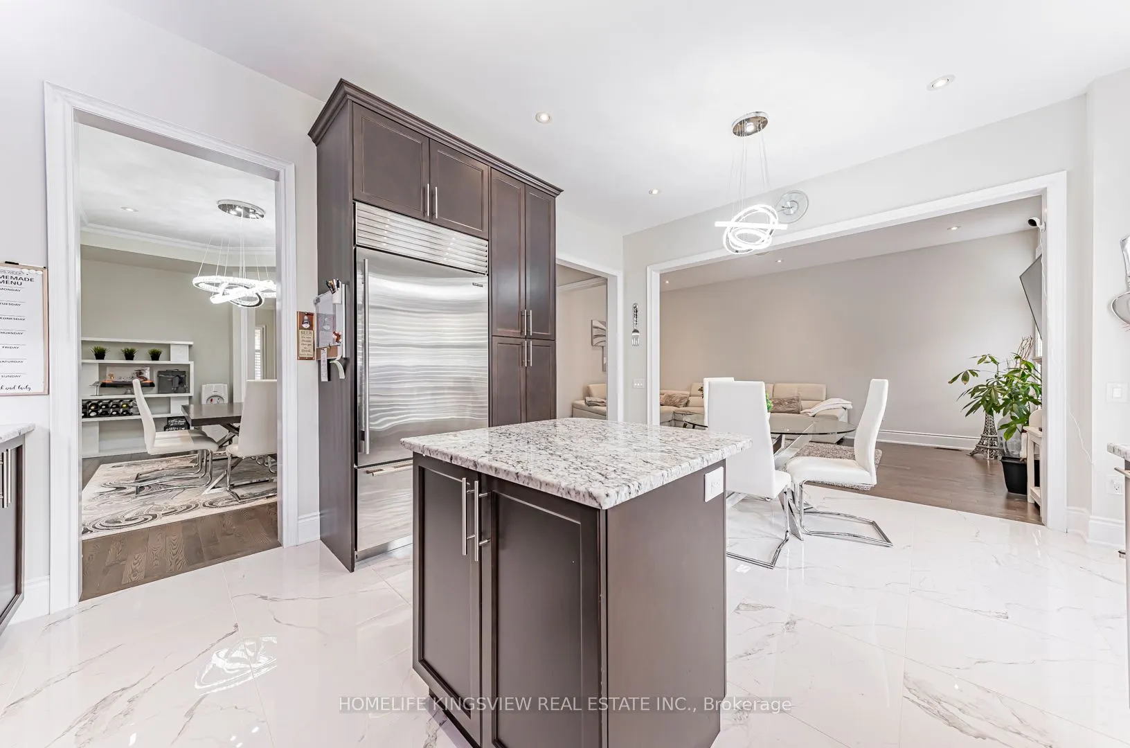 61 Ross Vennare Crescent