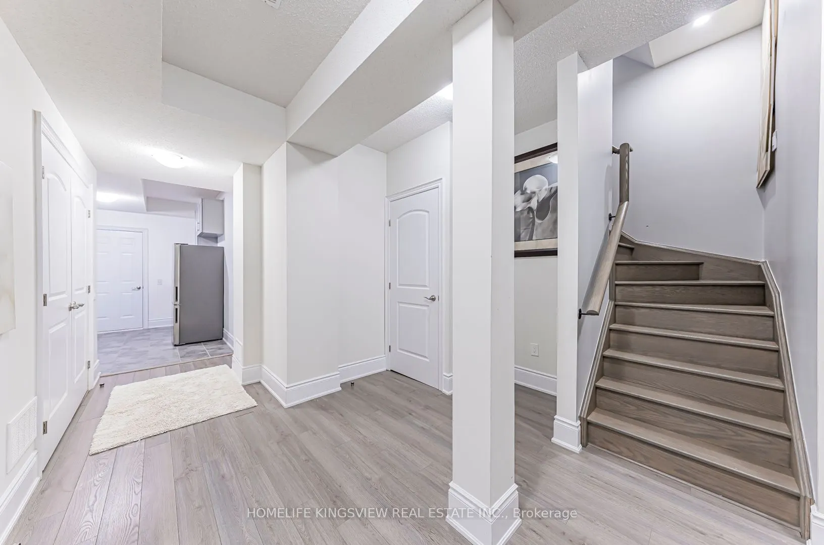 61 Ross Vennare Crescent