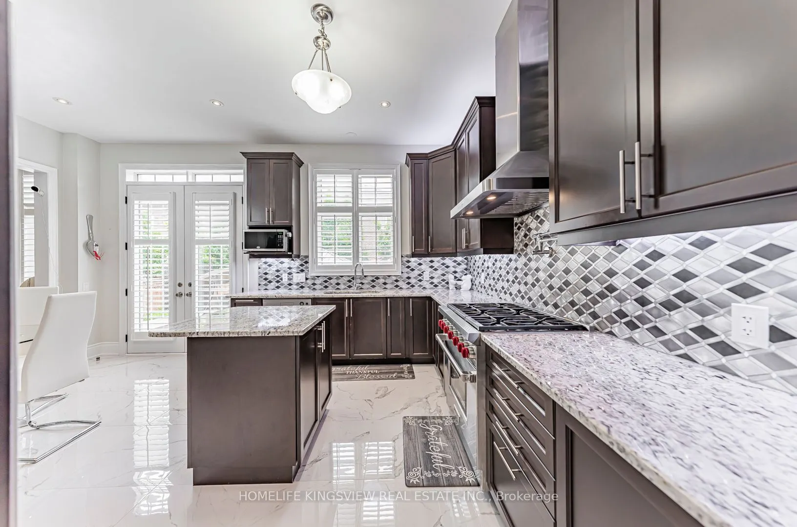 61 Ross Vennare Crescent