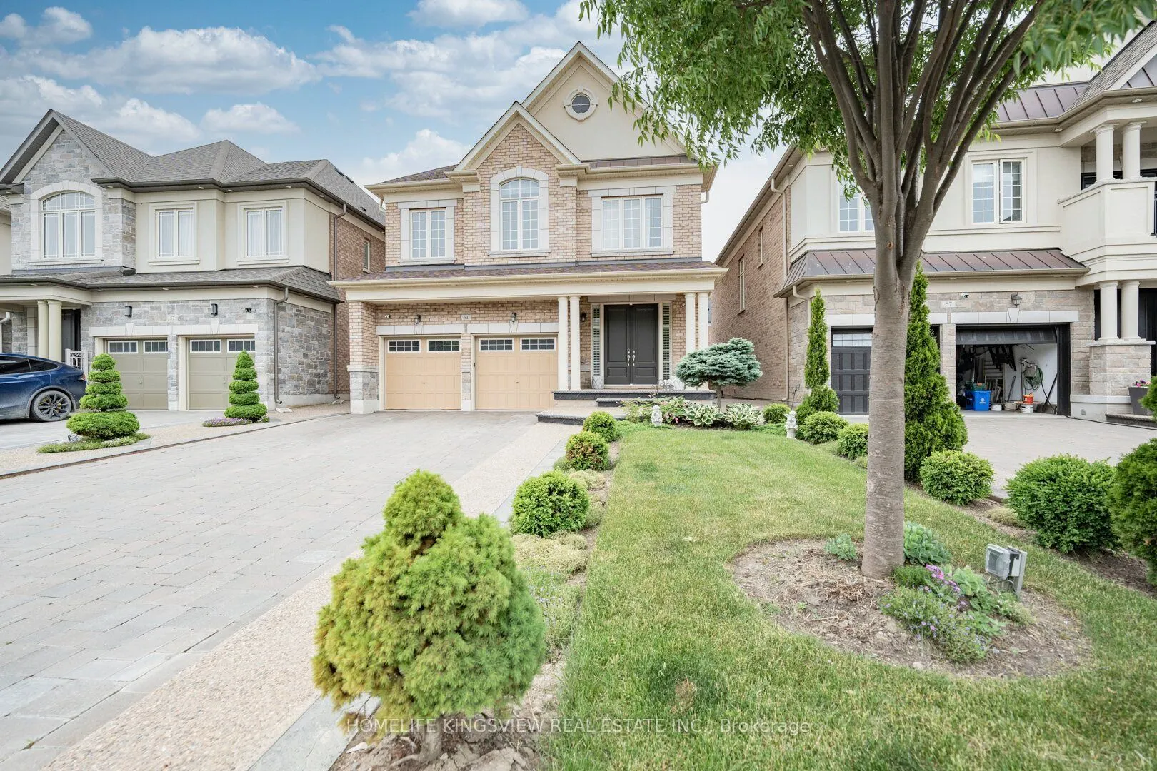 61 Ross Vennare Crescent