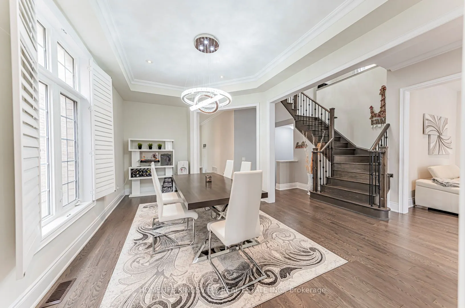 61 Ross Vennare Crescent