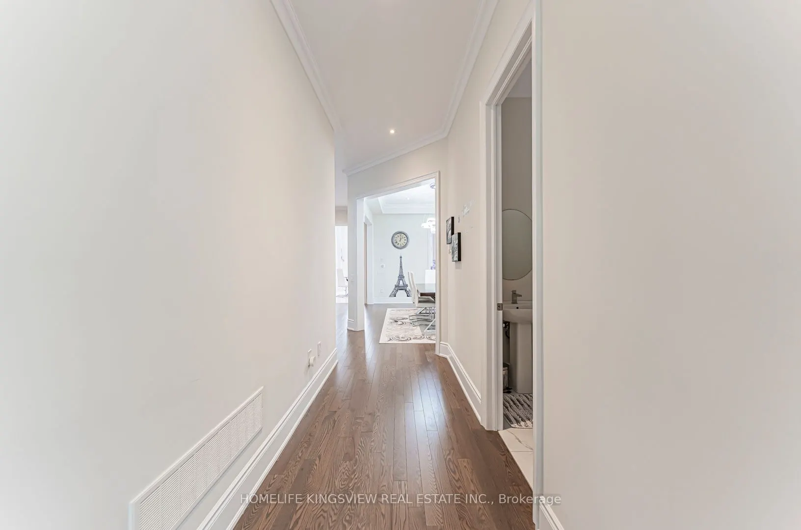 61 Ross Vennare Crescent