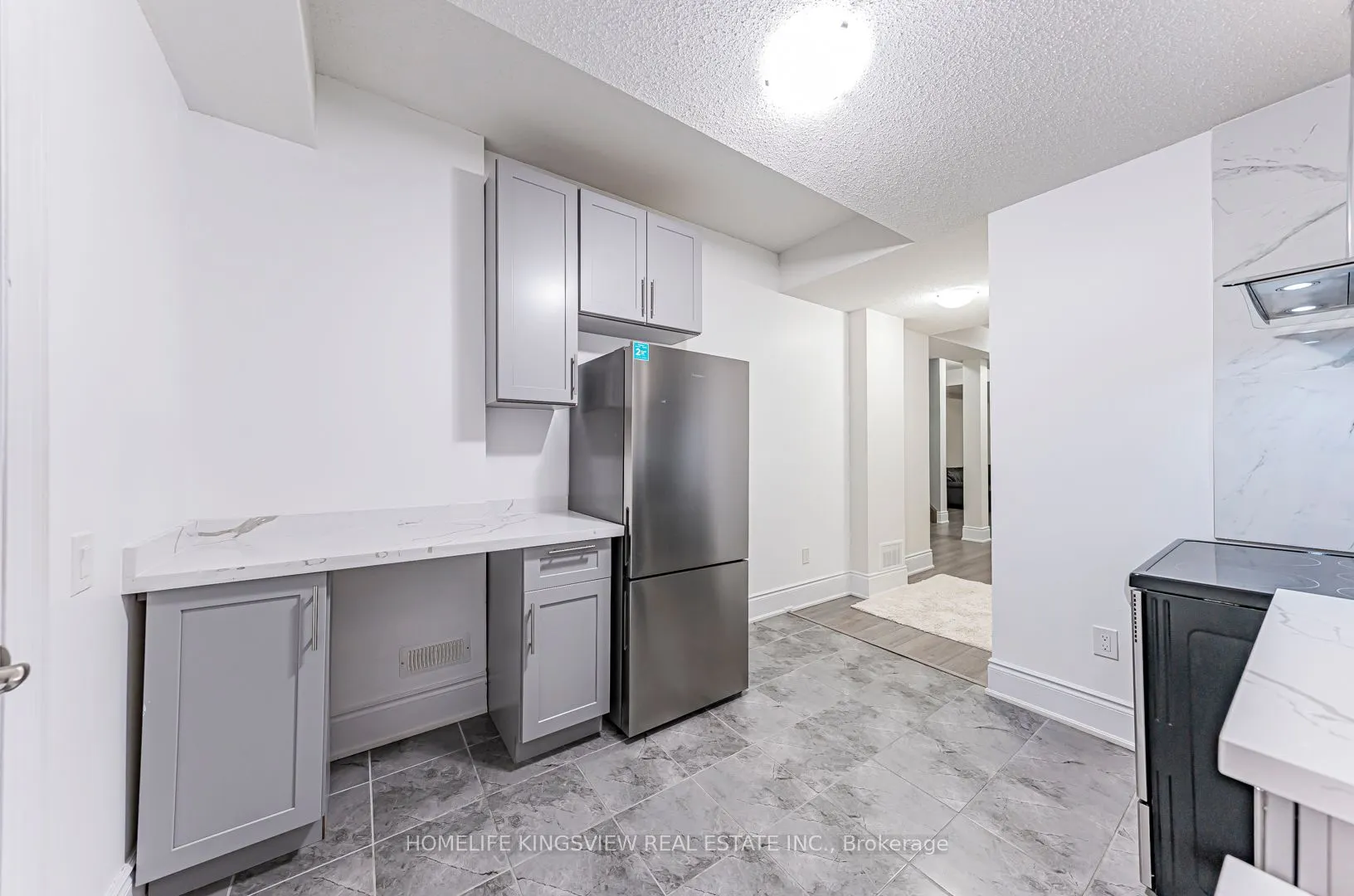 61 Ross Vennare Crescent