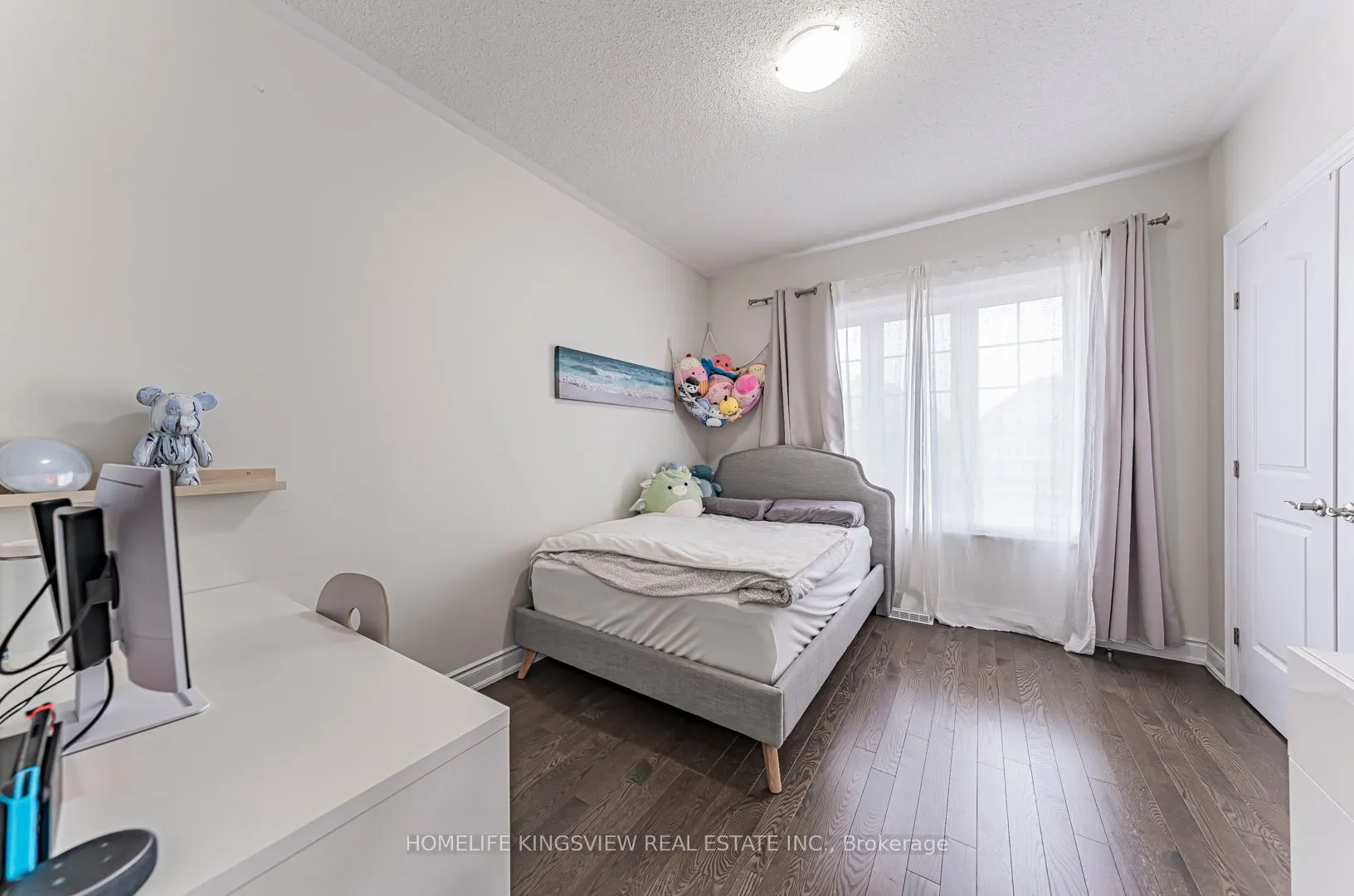 61 Ross Vennare Crescent