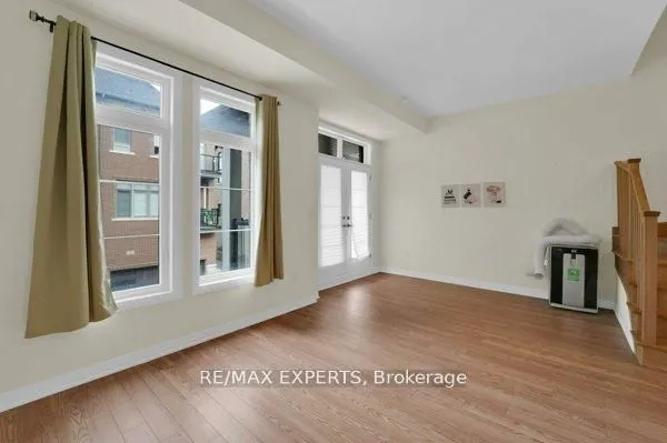87 De La Roche Drive N