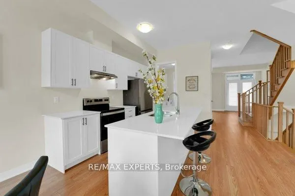 87 De La Roche Drive N