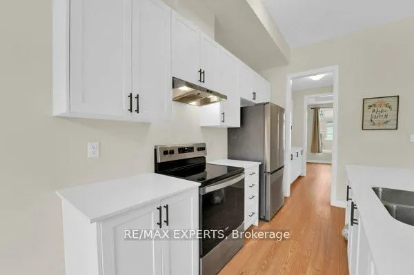 87 De La Roche Drive N