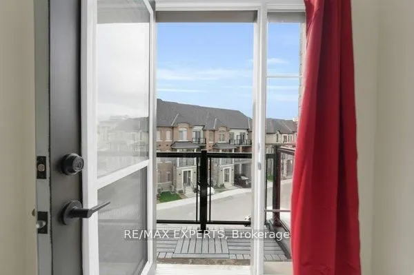 87 De La Roche Drive N