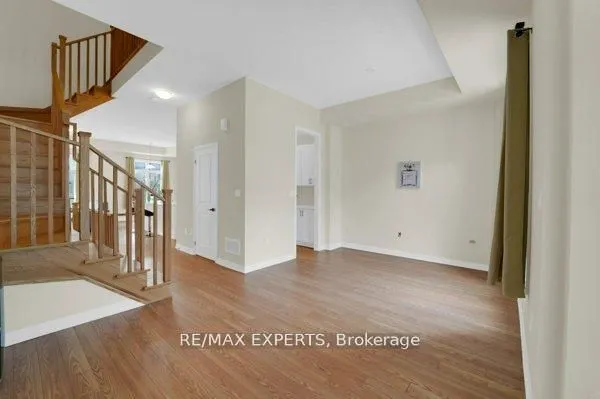87 De La Roche Drive N