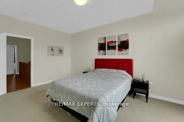 87 De La Roche Drive N