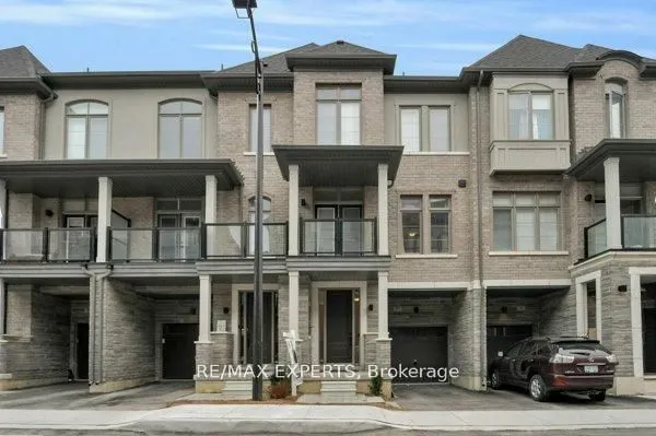 87 De La Roche Drive N