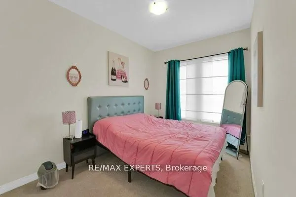 87 De La Roche Drive N