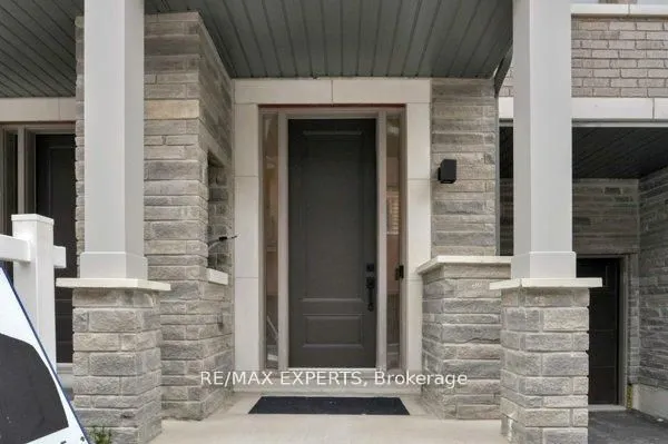 87 De La Roche Drive N