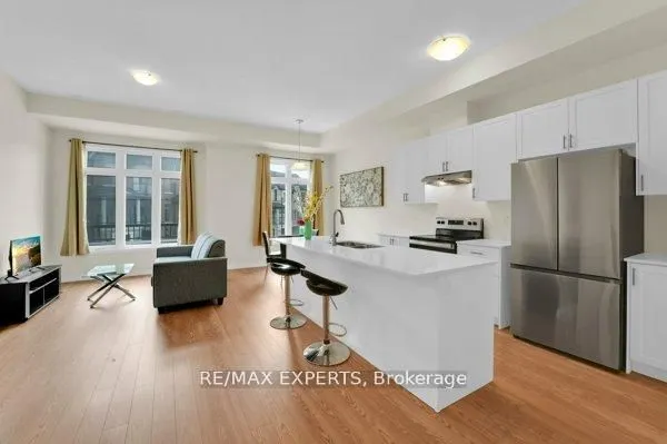 87 De La Roche Drive N