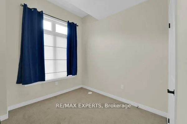 87 De La Roche Drive N