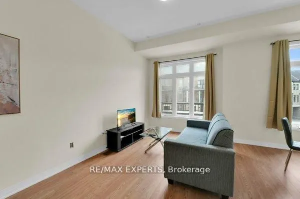87 De La Roche Drive N