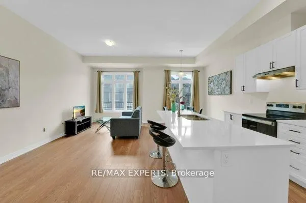 87 De La Roche Drive N