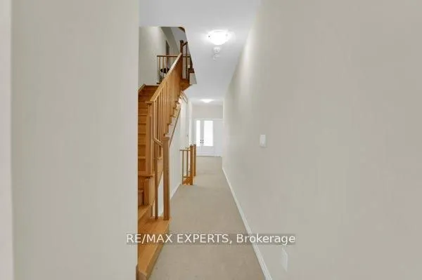 87 De La Roche Drive N