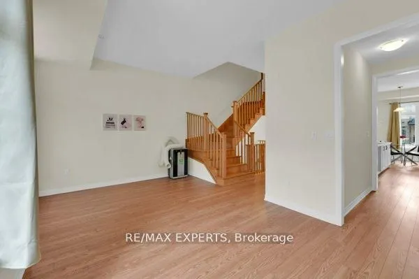 87 De La Roche Drive N
