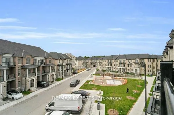87 De La Roche Drive N