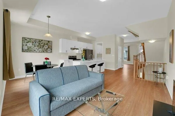 87 De La Roche Drive N