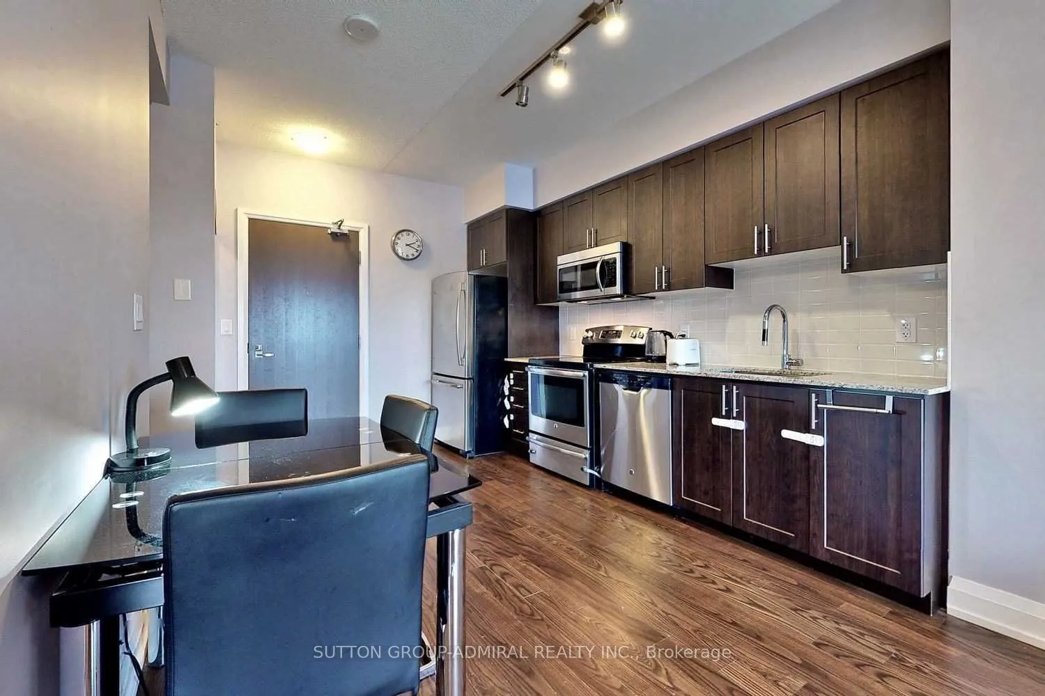 7161 Yonge Street, #619