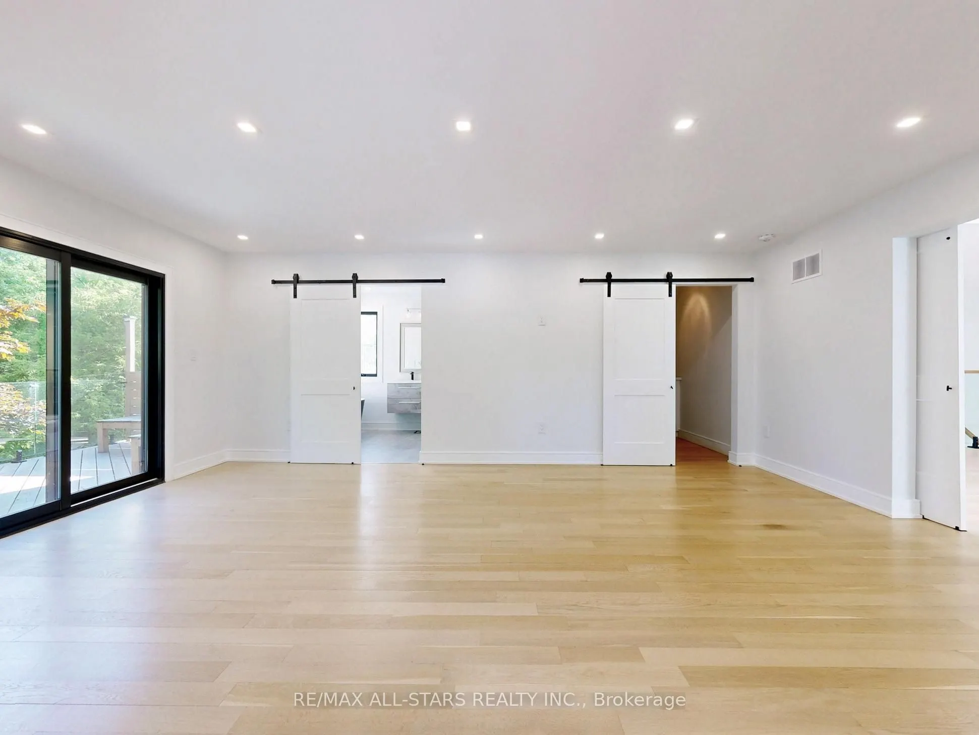215 Bayview Avenue