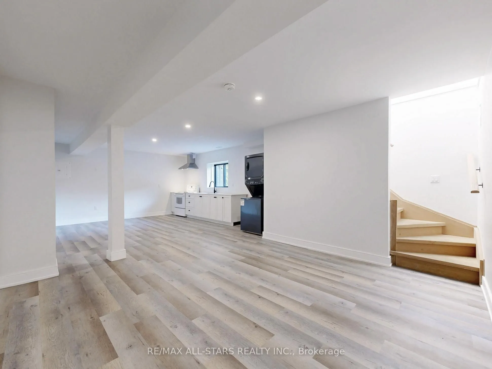 215 Bayview Avenue