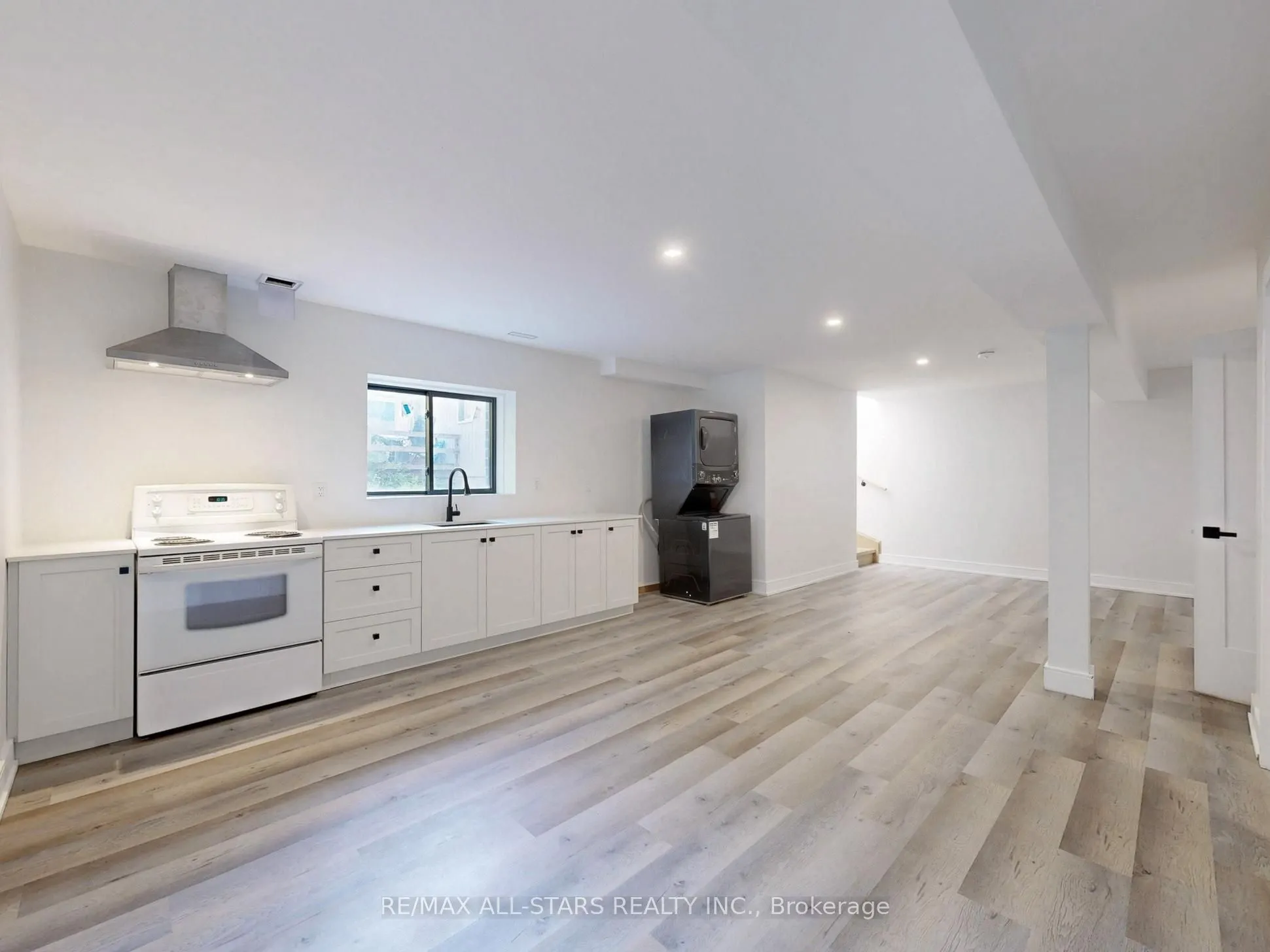 215 Bayview Avenue